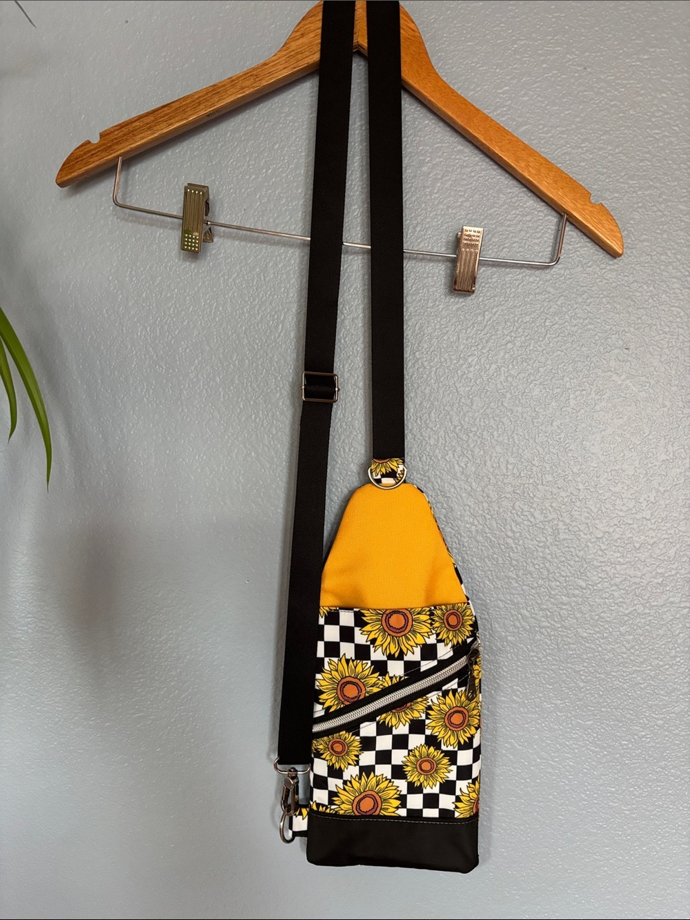 SUNFLOWER AND CHECKER Travel Bag. Cross body.